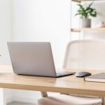 Espace de travail organise a domicile pour une activite independante